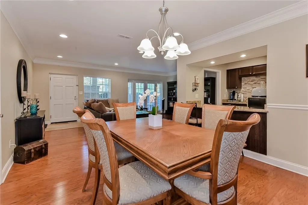 6980 Roswell Road Unit D10, Atlanta, Georgia 30328, 2 Bedrooms Bedrooms, ,2 BathroomsBathrooms,Residential,Sold,6980 Roswell Road Unit D10,6541659