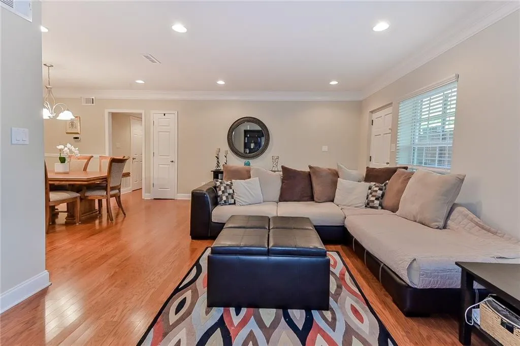 6980 Roswell Road Unit D10, Atlanta, Georgia 30328, 2 Bedrooms Bedrooms, ,2 BathroomsBathrooms,Residential,Sold,6980 Roswell Road Unit D10,6541659