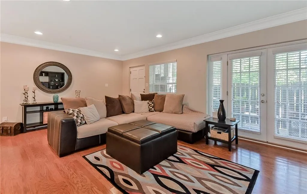 6980 Roswell Road Unit D10, Atlanta, Georgia 30328, 2 Bedrooms Bedrooms, ,2 BathroomsBathrooms,Residential,Sold,6980 Roswell Road Unit D10,6541659