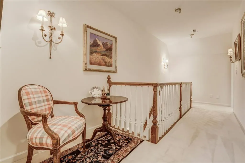 8370 Jett Ferry Road, Sandy Springs, Georgia 30350, 6 Bedrooms Bedrooms, ,5 BathroomsBathrooms,Residential,Sold,8370 Jett Ferry Road,5983487