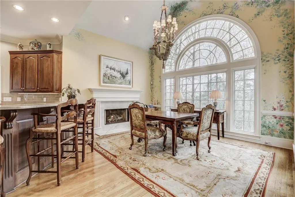 8370 Jett Ferry Road, Sandy Springs, Georgia 30350, 6 Bedrooms Bedrooms, ,5 BathroomsBathrooms,Residential,Sold,8370 Jett Ferry Road,5983487