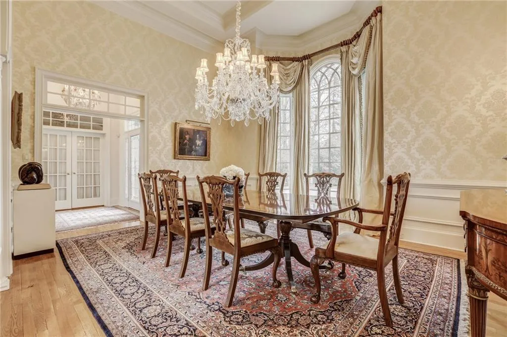 8370 Jett Ferry Road, Sandy Springs, Georgia 30350, 6 Bedrooms Bedrooms, ,5 BathroomsBathrooms,Residential,Sold,8370 Jett Ferry Road,5983487