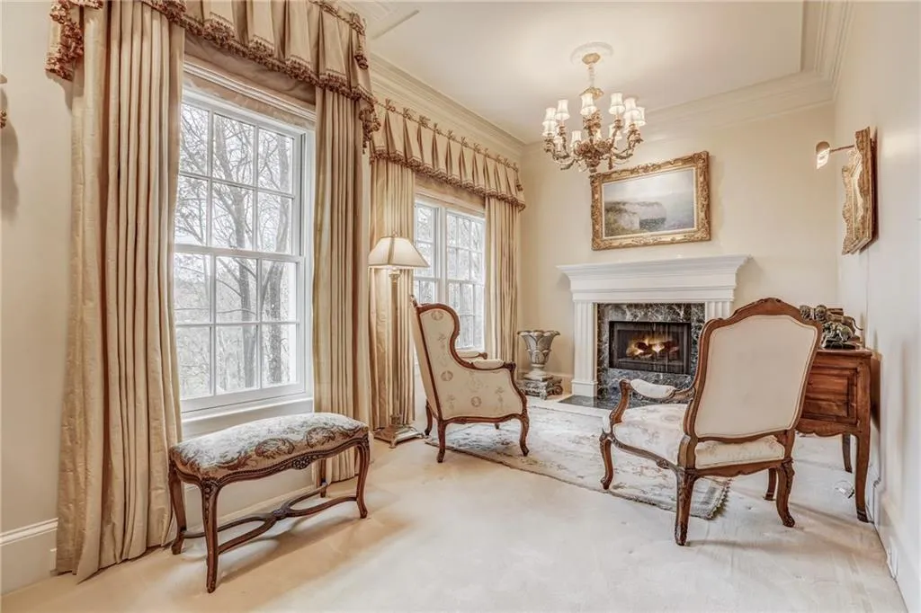 8370 Jett Ferry Road, Sandy Springs, Georgia 30350, 6 Bedrooms Bedrooms, ,5 BathroomsBathrooms,Residential,Sold,8370 Jett Ferry Road,5983487