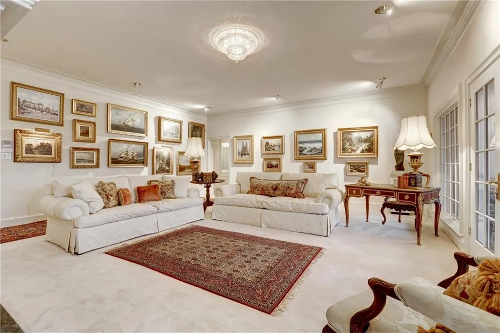 8370 Jett Ferry Road, Sandy Springs, Georgia 30350, 6 Bedrooms Bedrooms, ,5 BathroomsBathrooms,Residential,Sold,8370 Jett Ferry Road,5983487