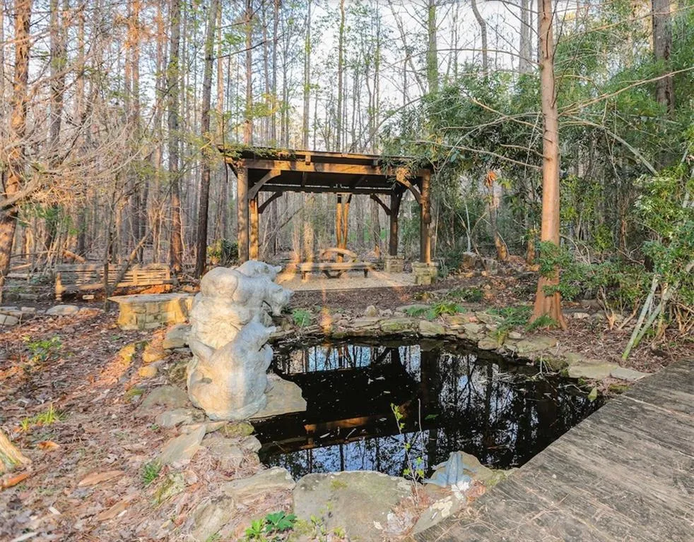 8370 Jett Ferry Road, Sandy Springs, Georgia 30350, 6 Bedrooms Bedrooms, ,5 BathroomsBathrooms,Residential,Sold,8370 Jett Ferry Road,5983487