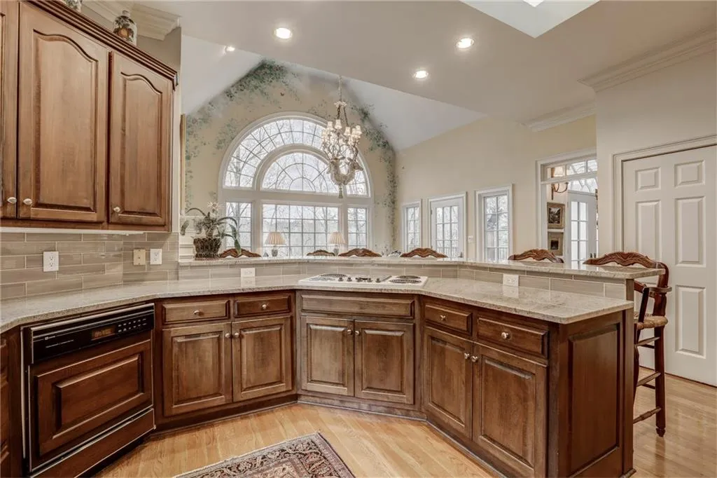 8370 Jett Ferry Road, Sandy Springs, Georgia 30350, 6 Bedrooms Bedrooms, ,5 BathroomsBathrooms,Residential,Sold,8370 Jett Ferry Road,5983487