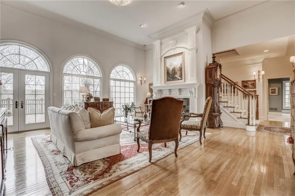 8370 Jett Ferry Road, Sandy Springs, Georgia 30350, 6 Bedrooms Bedrooms, ,5 BathroomsBathrooms,Residential,Sold,8370 Jett Ferry Road,5983487