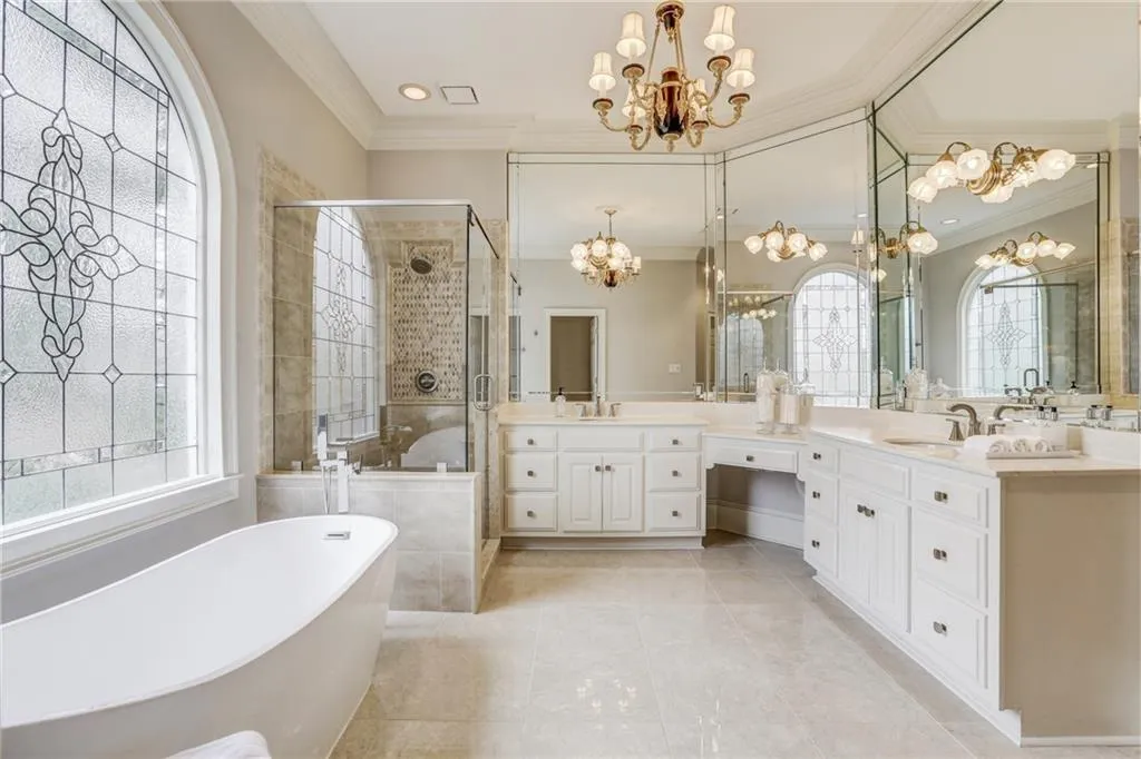 8370 Jett Ferry Road, Sandy Springs, Georgia 30350, 6 Bedrooms Bedrooms, ,5 BathroomsBathrooms,Residential,Sold,8370 Jett Ferry Road,5983487