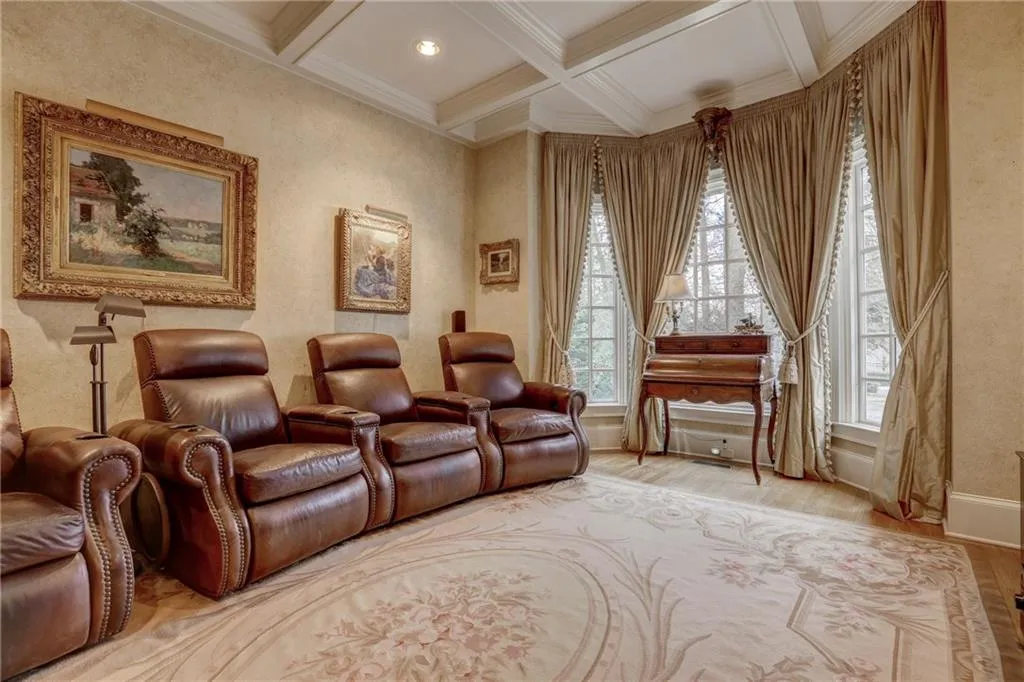 8370 Jett Ferry Road, Sandy Springs, Georgia 30350, 6 Bedrooms Bedrooms, ,5 BathroomsBathrooms,Residential,Sold,8370 Jett Ferry Road,5983487