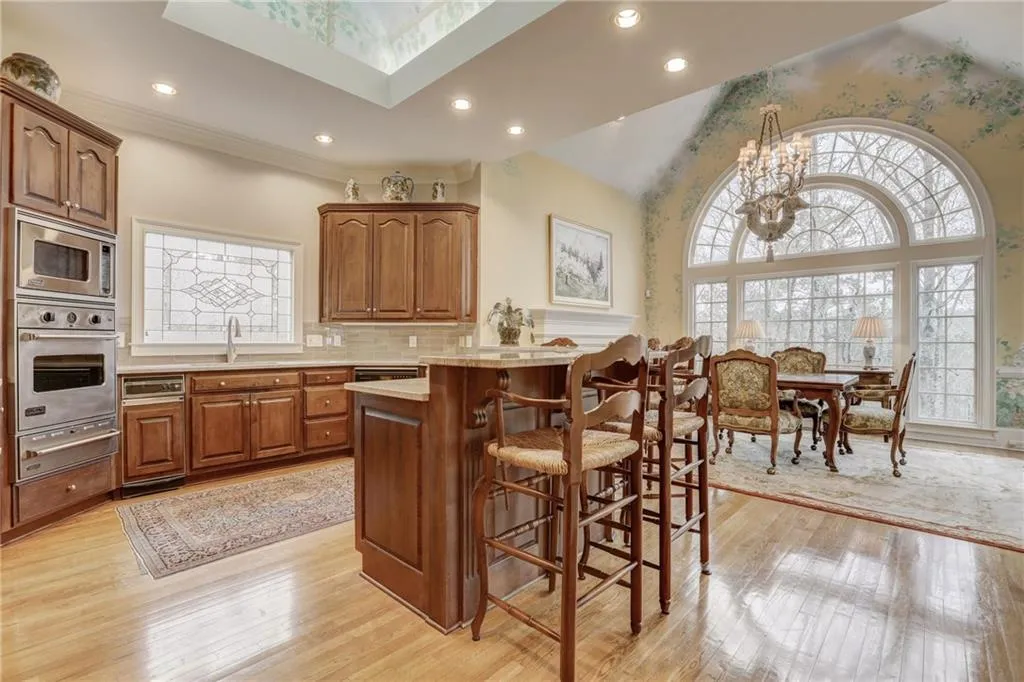 8370 Jett Ferry Road, Sandy Springs, Georgia 30350, 6 Bedrooms Bedrooms, ,5 BathroomsBathrooms,Residential,Sold,8370 Jett Ferry Road,5983487