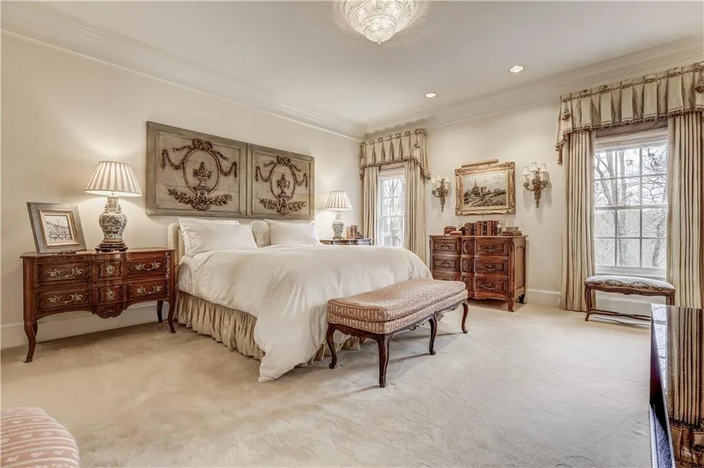 8370 Jett Ferry Road, Sandy Springs, Georgia 30350, 6 Bedrooms Bedrooms, ,5 BathroomsBathrooms,Residential,Sold,8370 Jett Ferry Road,5983487