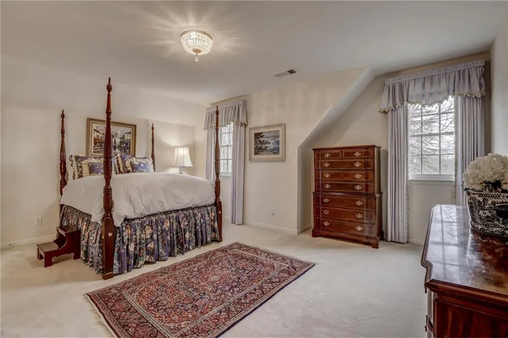 8370 Jett Ferry Road, Sandy Springs, Georgia 30350, 6 Bedrooms Bedrooms, ,5 BathroomsBathrooms,Residential,Sold,8370 Jett Ferry Road,5983487