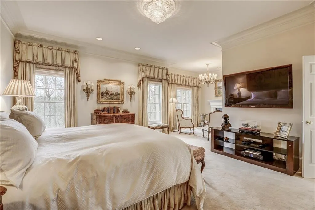 8370 Jett Ferry Road, Sandy Springs, Georgia 30350, 6 Bedrooms Bedrooms, ,5 BathroomsBathrooms,Residential,Sold,8370 Jett Ferry Road,5983487