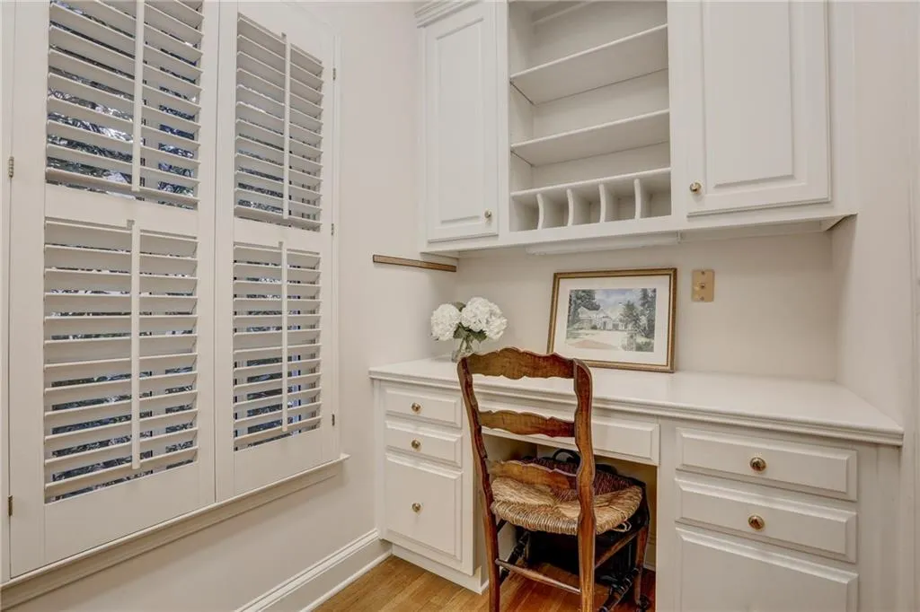 8370 Jett Ferry Road, Sandy Springs, Georgia 30350, 6 Bedrooms Bedrooms, ,5 BathroomsBathrooms,Residential,Sold,8370 Jett Ferry Road,5983487