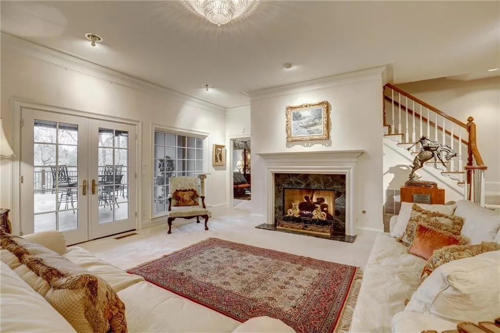 8370 Jett Ferry Road, Sandy Springs, Georgia 30350, 6 Bedrooms Bedrooms, ,5 BathroomsBathrooms,Residential,Sold,8370 Jett Ferry Road,5983487