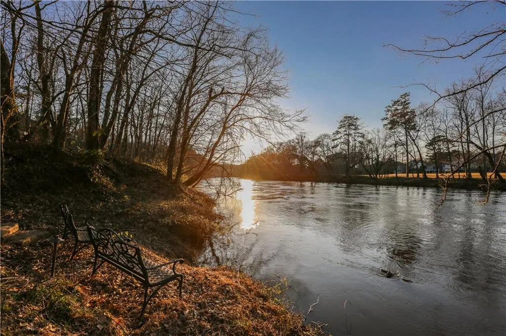 8370 Jett Ferry Road, Sandy Springs, Georgia 30350, 6 Bedrooms Bedrooms, ,5 BathroomsBathrooms,Residential,Sold,8370 Jett Ferry Road,5983487