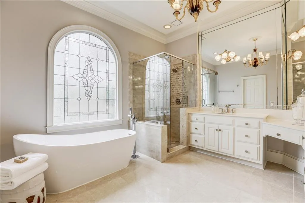 8370 Jett Ferry Road, Sandy Springs, Georgia 30350, 6 Bedrooms Bedrooms, ,5 BathroomsBathrooms,Residential,Sold,8370 Jett Ferry Road,5983487