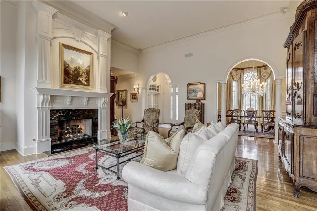 8370 Jett Ferry Road, Sandy Springs, Georgia 30350, 6 Bedrooms Bedrooms, ,5 BathroomsBathrooms,Residential,Sold,8370 Jett Ferry Road,5983487