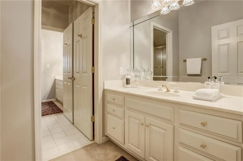 8370 Jett Ferry Road, Sandy Springs, Georgia 30350, 6 Bedrooms Bedrooms, ,5 BathroomsBathrooms,Residential,Sold,8370 Jett Ferry Road,5983487