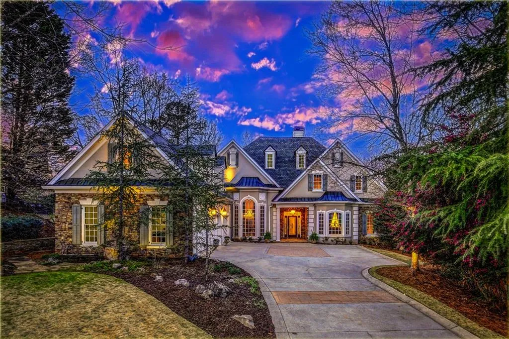 8370 Jett Ferry Road, Sandy Springs, Georgia 30350, 6 Bedrooms Bedrooms, ,5 BathroomsBathrooms,Residential,Sold,8370 Jett Ferry Road,5983487