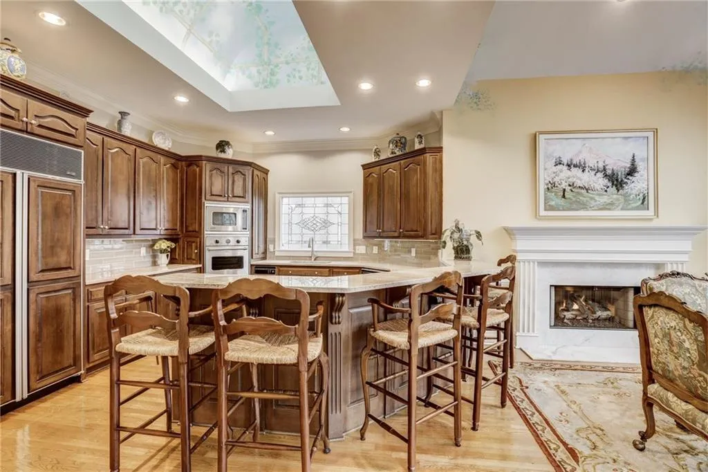 8370 Jett Ferry Road, Sandy Springs, Georgia 30350, 6 Bedrooms Bedrooms, ,5 BathroomsBathrooms,Residential,Sold,8370 Jett Ferry Road,5983487