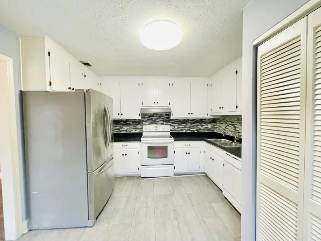 300 Winding River Drive Unit H, Sandy Springs, Georgia 30350, 3 Bedrooms Bedrooms, ,2 BathroomsBathrooms,Residential,Sold,300 Winding River Drive Unit H,7032228