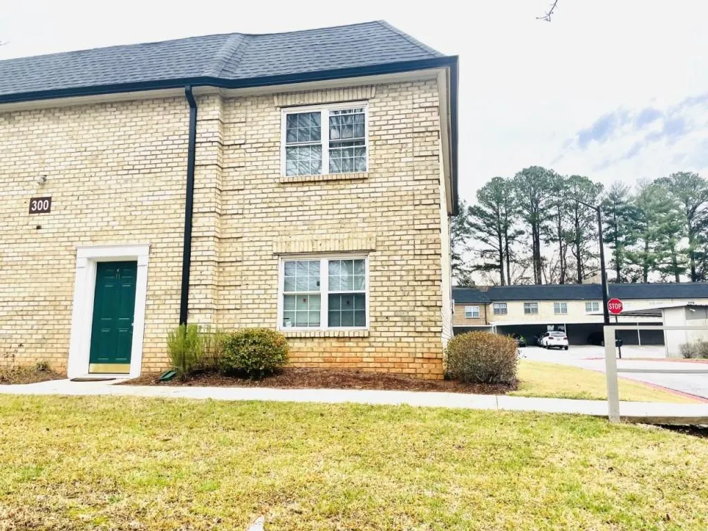 300 Winding River Drive Unit H, Sandy Springs, Georgia 30350, 3 Bedrooms Bedrooms, ,2 BathroomsBathrooms,Residential,Sold,300 Winding River Drive Unit H,7032228