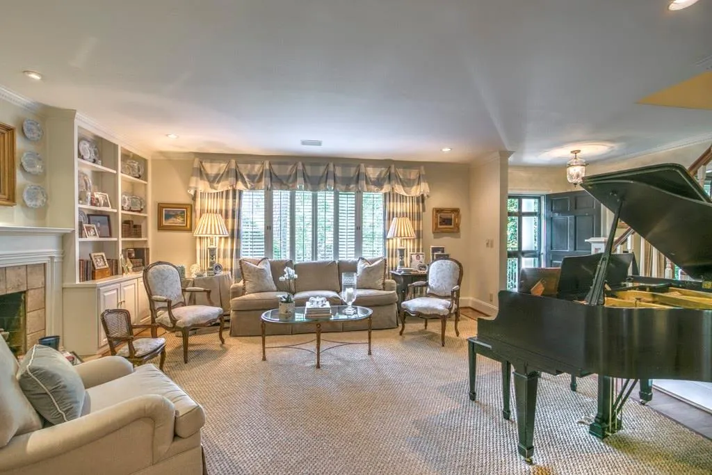 907 Beaverbrook Drive Nw, Atlanta, Georgia 30318, 5 Bedrooms Bedrooms, ,3 BathroomsBathrooms,Residential,Sold,907 Beaverbrook Drive Nw,5740193