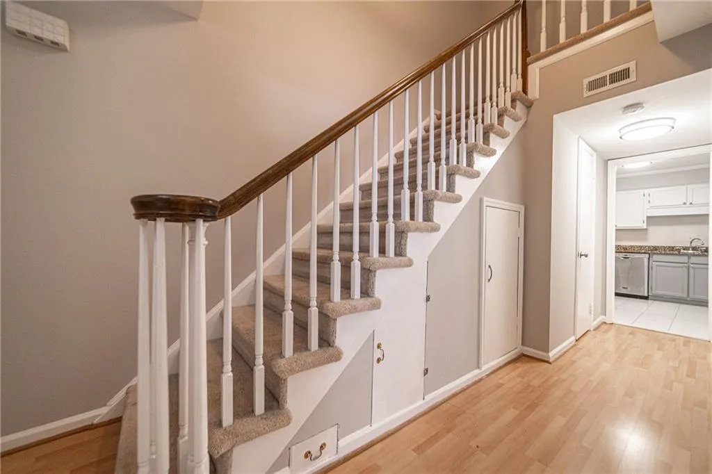 6520 Roswell Road Unit 48, Sandy Springs, Georgia 30328, 2 Bedrooms Bedrooms, ,1 BathroomBathrooms,Residential,Sold,6520 Roswell Road Unit 48,6920265