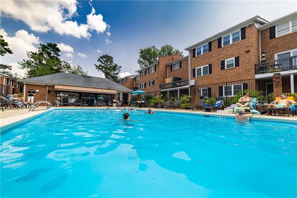 6520 Roswell Road Unit 48, Sandy Springs, Georgia 30328, 2 Bedrooms Bedrooms, ,1 BathroomBathrooms,Residential,Sold,6520 Roswell Road Unit 48,6920265