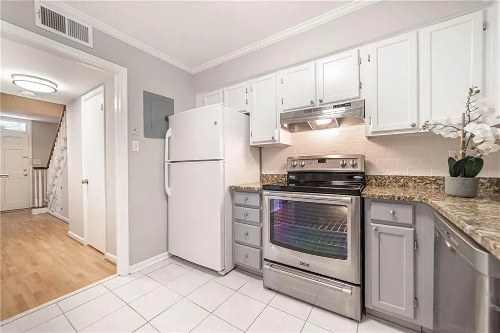 6520 Roswell Road Unit 48, Sandy Springs, Georgia 30328, 2 Bedrooms Bedrooms, ,1 BathroomBathrooms,Residential,Sold,6520 Roswell Road Unit 48,6920265