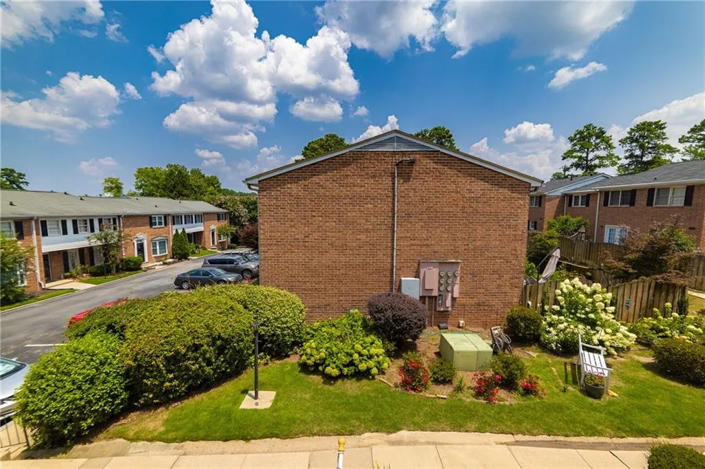 6520 Roswell Road Unit 48, Sandy Springs, Georgia 30328, 2 Bedrooms Bedrooms, ,1 BathroomBathrooms,Residential,Sold,6520 Roswell Road Unit 48,6920265
