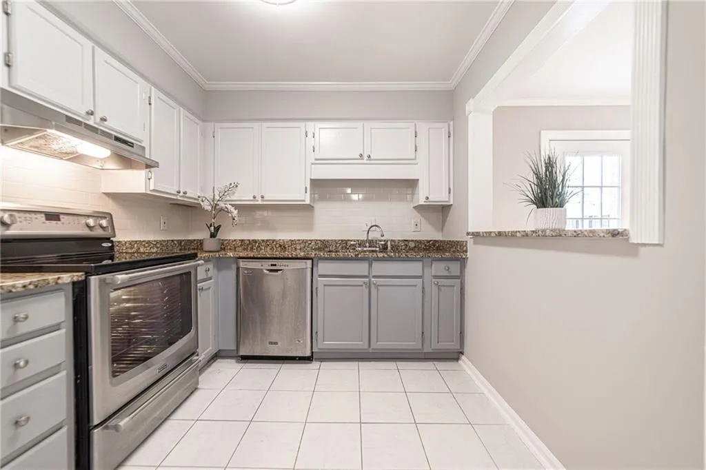6520 Roswell Road Unit 48, Sandy Springs, Georgia 30328, 2 Bedrooms Bedrooms, ,1 BathroomBathrooms,Residential,Sold,6520 Roswell Road Unit 48,6920265
