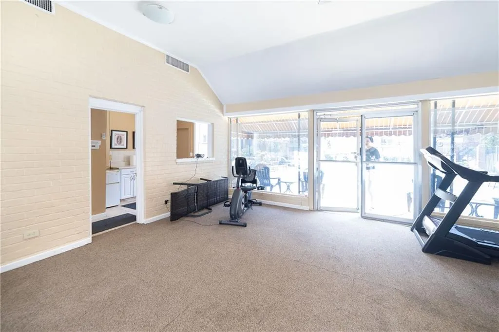 6520 Roswell Road Unit 48, Sandy Springs, Georgia 30328, 2 Bedrooms Bedrooms, ,1 BathroomBathrooms,Residential,Sold,6520 Roswell Road Unit 48,6920265