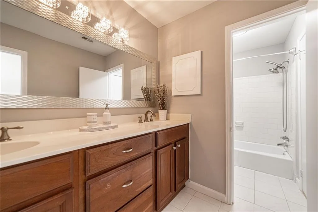 6520 Roswell Road Unit 48, Sandy Springs, Georgia 30328, 2 Bedrooms Bedrooms, ,1 BathroomBathrooms,Residential,Sold,6520 Roswell Road Unit 48,6920265