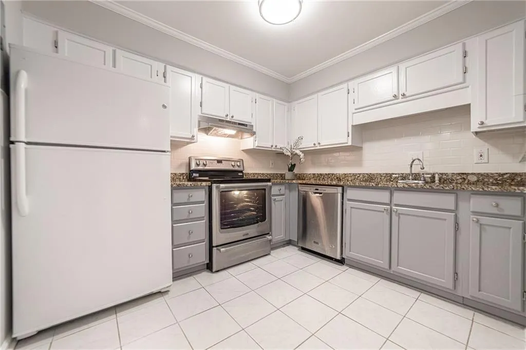 6520 Roswell Road Unit 48, Sandy Springs, Georgia 30328, 2 Bedrooms Bedrooms, ,1 BathroomBathrooms,Residential,Sold,6520 Roswell Road Unit 48,6920265