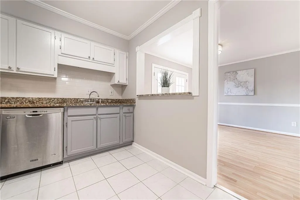 6520 Roswell Road Unit 48, Sandy Springs, Georgia 30328, 2 Bedrooms Bedrooms, ,1 BathroomBathrooms,Residential,Sold,6520 Roswell Road Unit 48,6920265