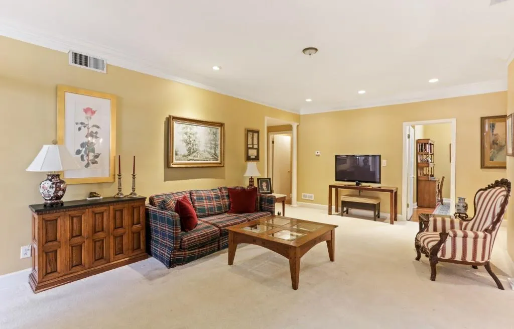 5615 Chemin De Vie, Sandy Springs, Georgia 30342, 2 Bedrooms Bedrooms, ,2 BathroomsBathrooms,Residential,Sold,5615 Chemin De Vie,6995305