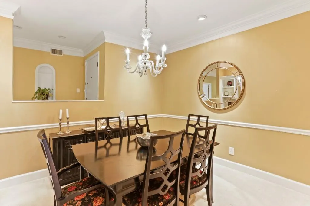 5615 Chemin De Vie, Sandy Springs, Georgia 30342, 2 Bedrooms Bedrooms, ,2 BathroomsBathrooms,Residential,Sold,5615 Chemin De Vie,6995305