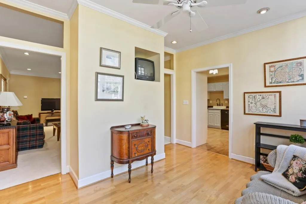 5615 Chemin De Vie, Sandy Springs, Georgia 30342, 2 Bedrooms Bedrooms, ,2 BathroomsBathrooms,Residential,Sold,5615 Chemin De Vie,6995305