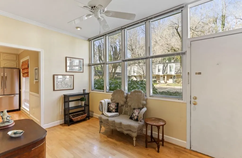 5615 Chemin De Vie, Sandy Springs, Georgia 30342, 2 Bedrooms Bedrooms, ,2 BathroomsBathrooms,Residential,Sold,5615 Chemin De Vie,6995305