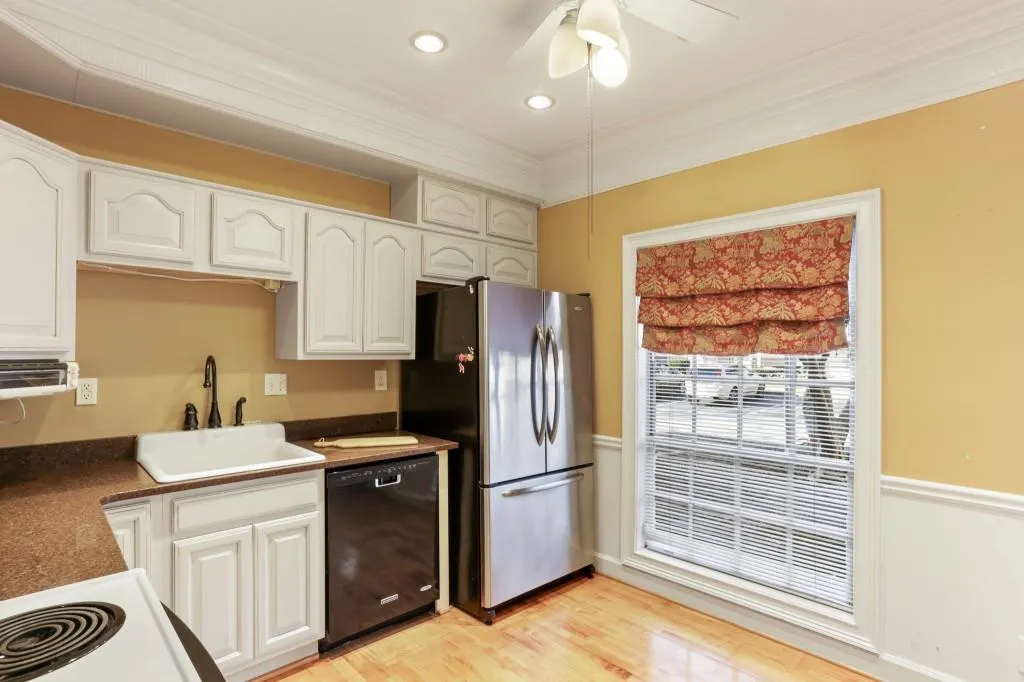 5615 Chemin De Vie, Sandy Springs, Georgia 30342, 2 Bedrooms Bedrooms, ,2 BathroomsBathrooms,Residential,Sold,5615 Chemin De Vie,6995305