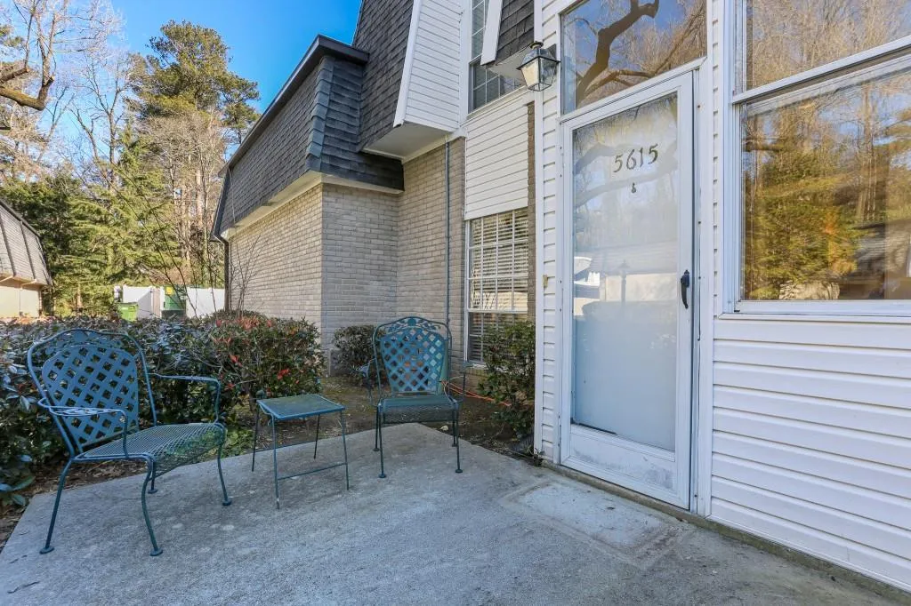 5615 Chemin De Vie, Sandy Springs, Georgia 30342, 2 Bedrooms Bedrooms, ,2 BathroomsBathrooms,Residential,Sold,5615 Chemin De Vie,6995305