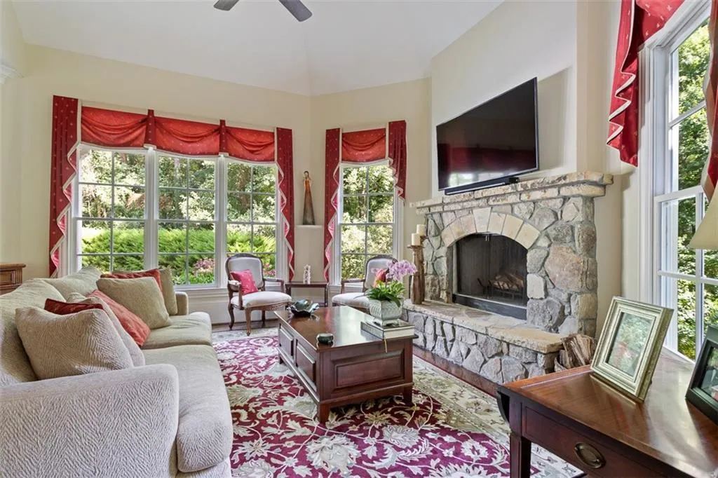 4799 Lake Forrest Drive, Sandy Springs, Georgia 30342, 7 Bedrooms Bedrooms, ,6 BathroomsBathrooms,Residential,Sold,4799 Lake Forrest Drive,6606942