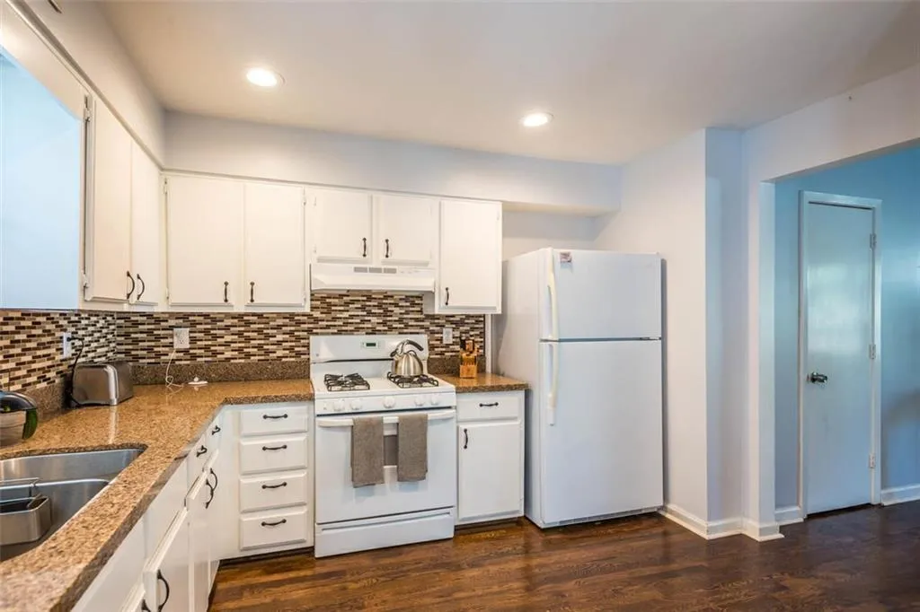 305 Wedgewood Way, Atlanta, Georgia 30350, 2 Bedrooms Bedrooms, ,2 BathroomsBathrooms,Residential,Sold,305 Wedgewood Way,5909776