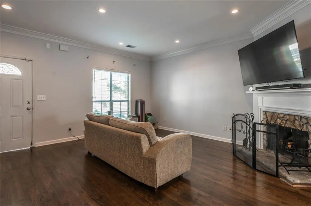 305 Wedgewood Way, Atlanta, Georgia 30350, 2 Bedrooms Bedrooms, ,2 BathroomsBathrooms,Residential,Sold,305 Wedgewood Way,5909776