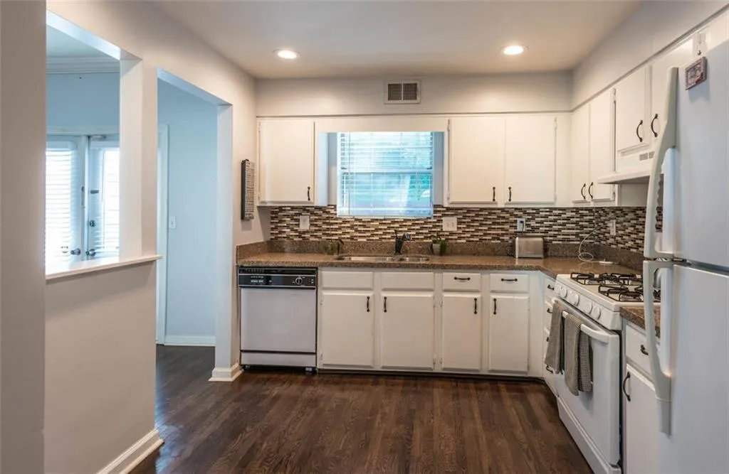 305 Wedgewood Way, Atlanta, Georgia 30350, 2 Bedrooms Bedrooms, ,2 BathroomsBathrooms,Residential,Sold,305 Wedgewood Way,5909776