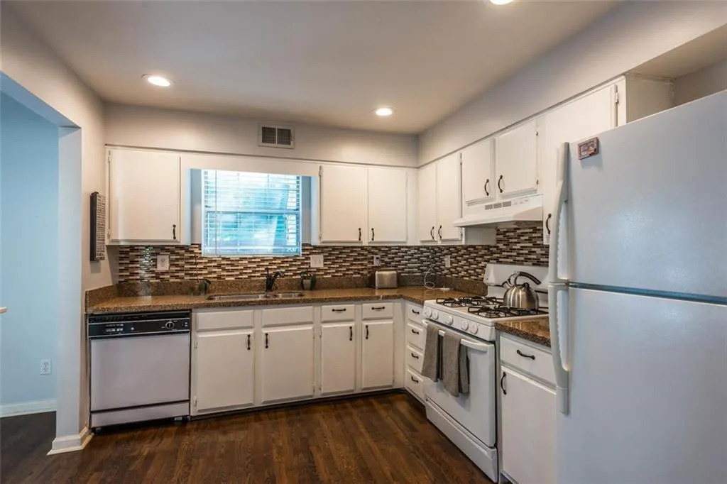 305 Wedgewood Way, Atlanta, Georgia 30350, 2 Bedrooms Bedrooms, ,2 BathroomsBathrooms,Residential,Sold,305 Wedgewood Way,5909776