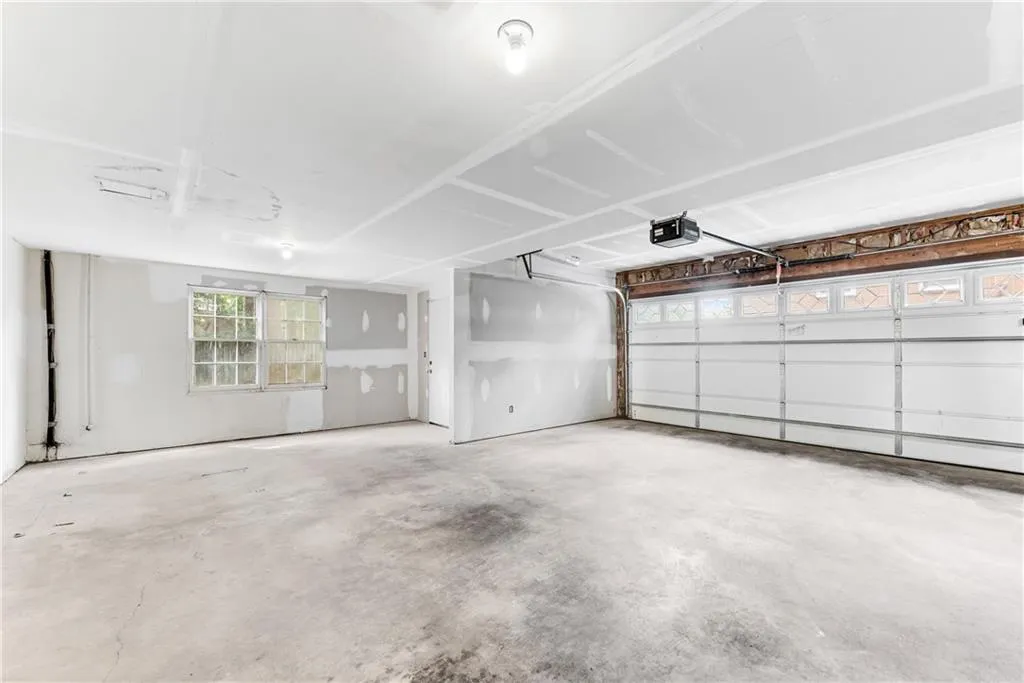 9123 Carroll Manor Drive, Sandy Springs, Georgia 30350, 3 Bedrooms Bedrooms, ,2 BathroomsBathrooms,Residential,Sold,9123 Carroll Manor Drive,6945008