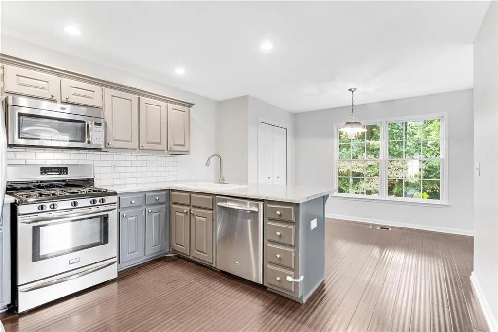 9123 Carroll Manor Drive, Sandy Springs, Georgia 30350, 3 Bedrooms Bedrooms, ,2 BathroomsBathrooms,Residential,Sold,9123 Carroll Manor Drive,6945008